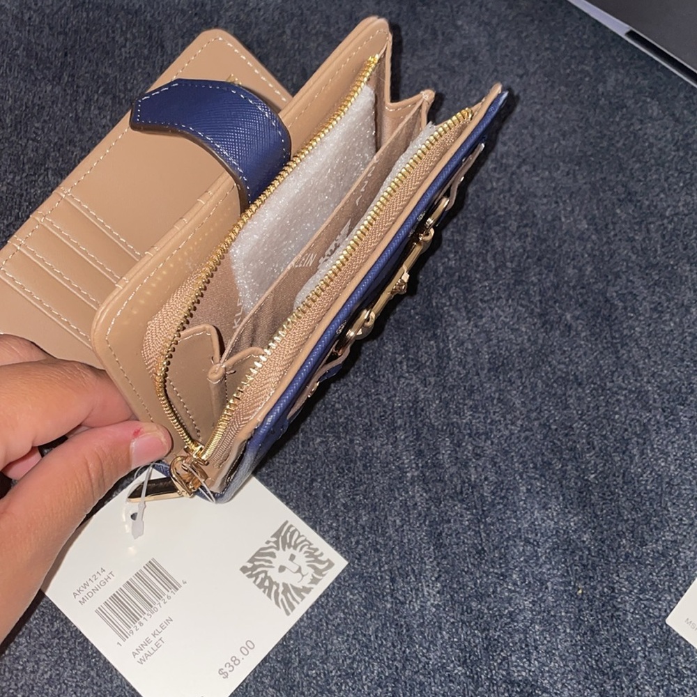 Wallet - Picture 3 of 4
